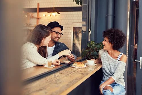 Two people talking over food at a cafe