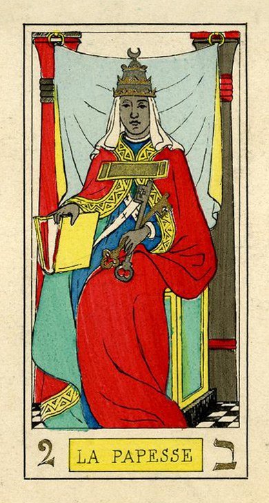 The La Papesse card from Oswald Wirth's 1889 tarot deck, showing a seated crowned figure in a red mantle and blue robe holding large keys and an open book, with red curtains behind.